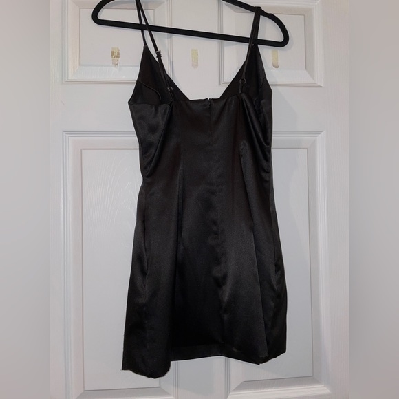 Black Dress with Zipper and Pockets - Picture 2 of 2